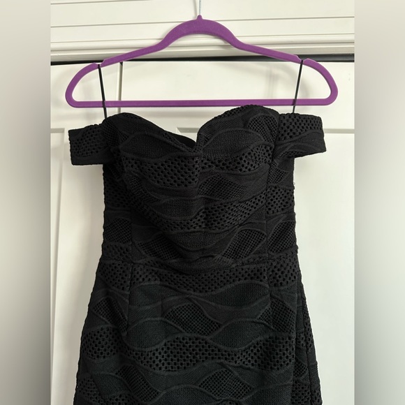 NWT NICHOLAS Wave Lace Off Shoulder Dress in black size 4 - Picture 4 of 8